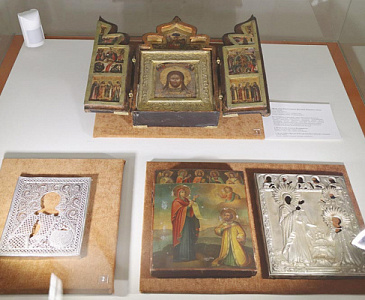 Мини-выставка «Драгоценный наряд иконы»